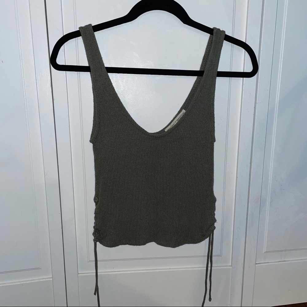 🤩 3/$13 Urban Outfitters Green Crop Top